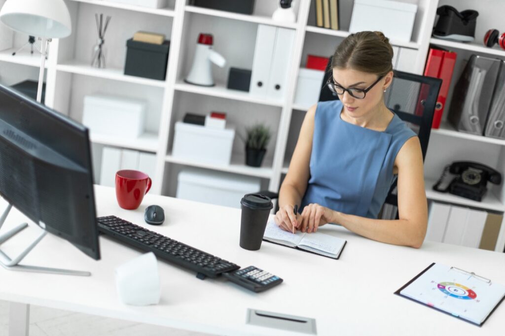 Firmy różnej wielkości coraz śmielej inwestują w nowoczesne technologie księgowe